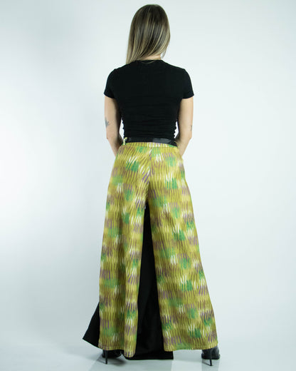 Pantalona fluída de corte reto com padrão