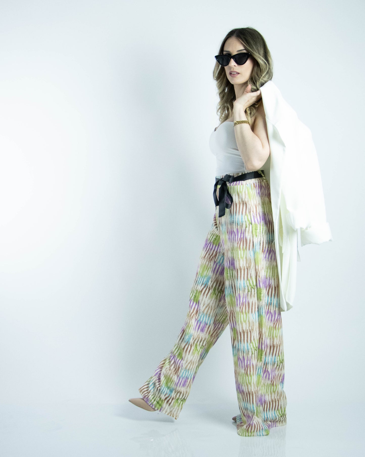 Pantalona fluída de corte reto com padrão