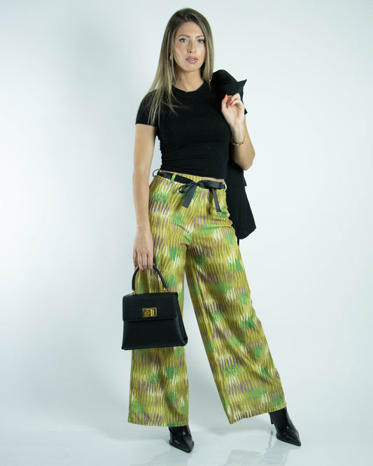 Pantalona fluída de corte reto com padrão