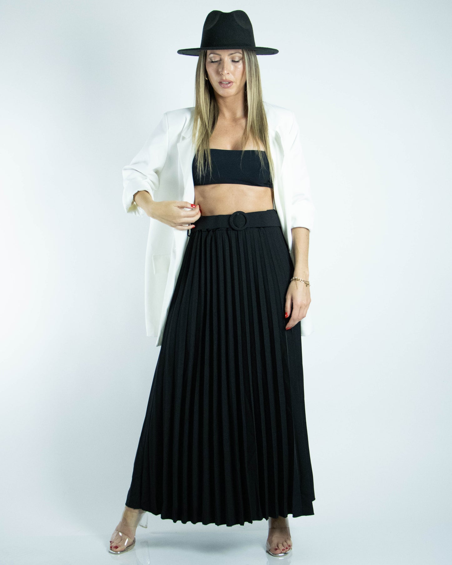 Saia de pregas preta com cinto