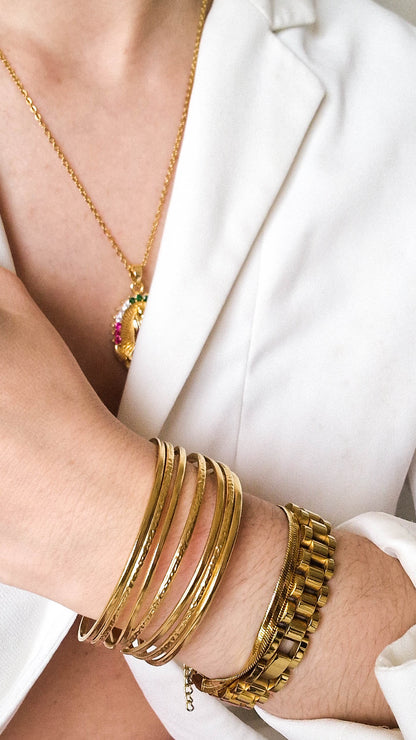 Pulseira dourada intemporal