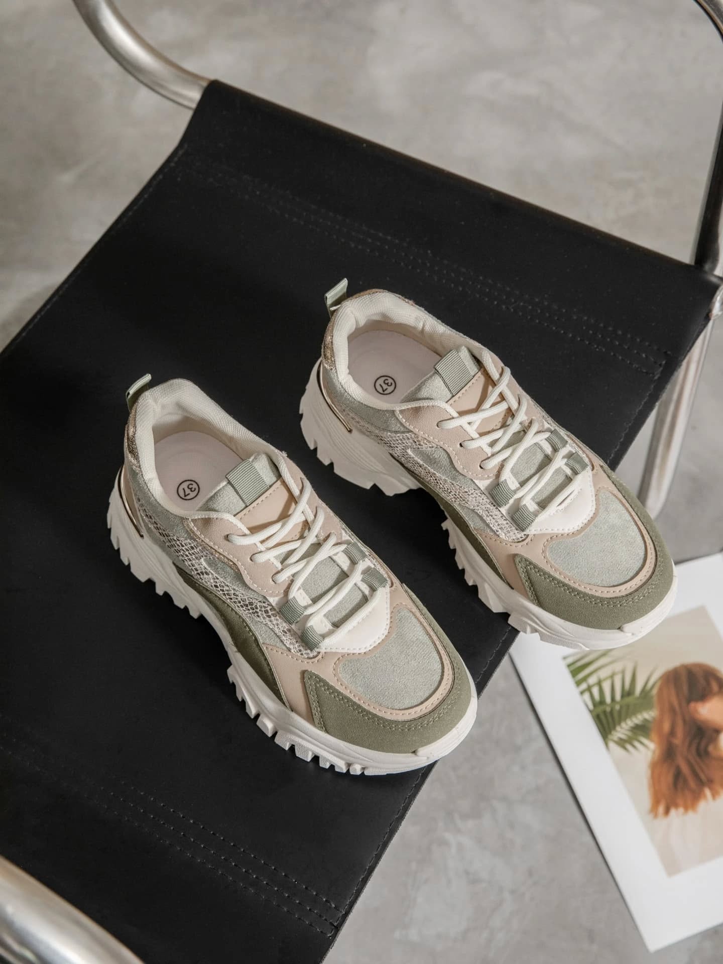 Sapatilha Verdes com padrão cobra