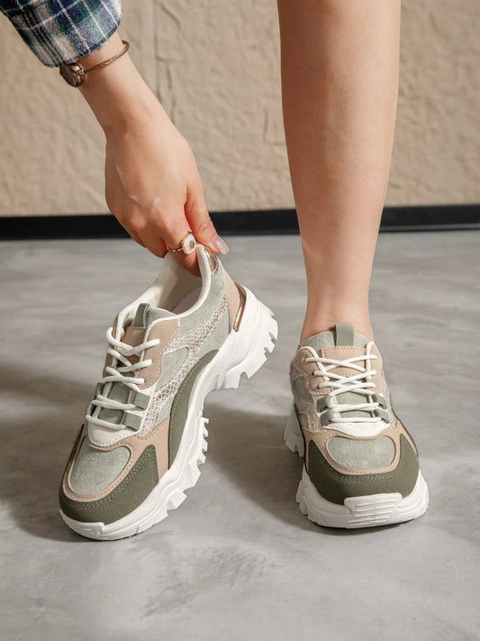 Sapatilha Verdes com padrão cobra