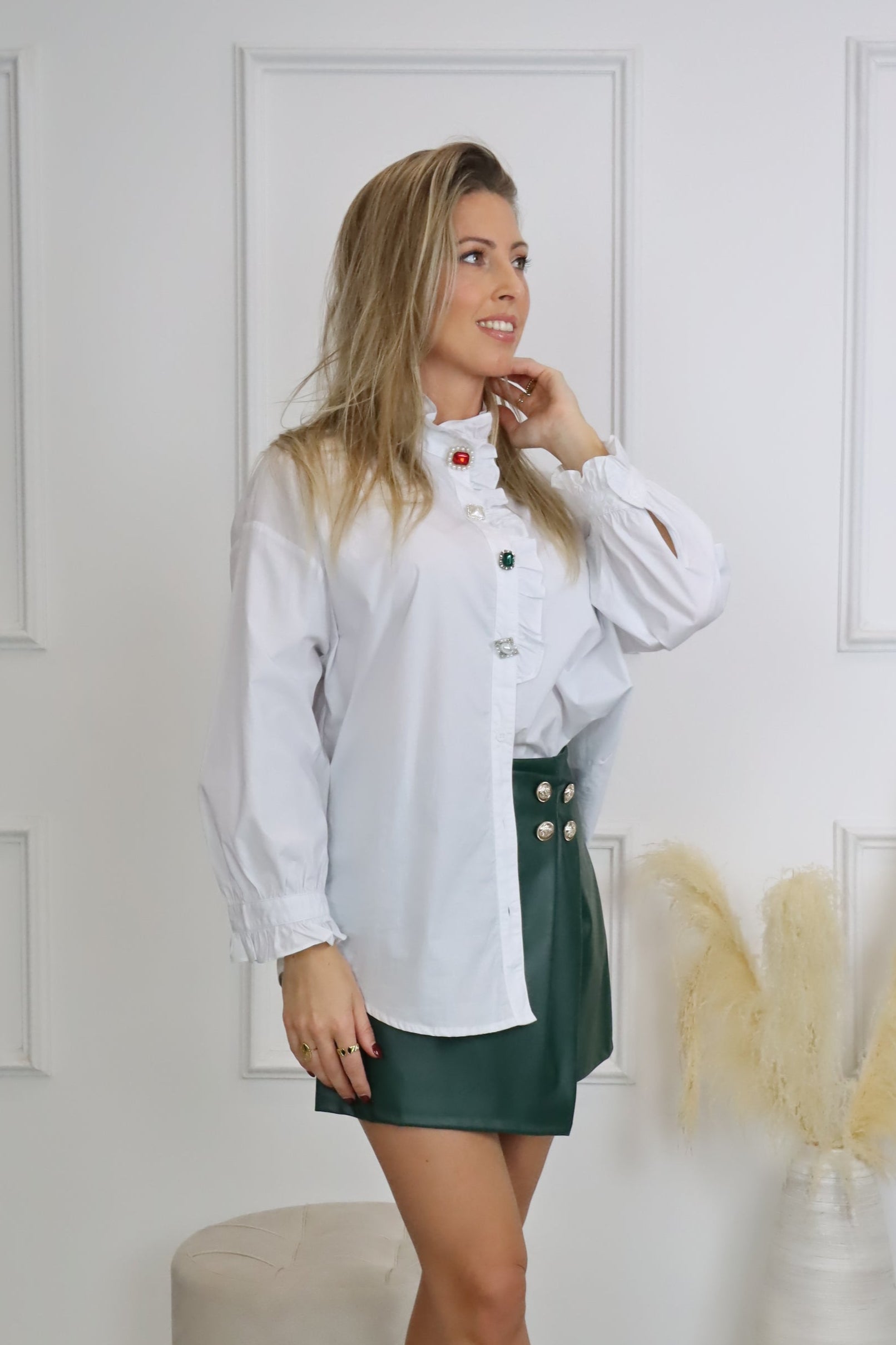 Camiseiro em algodão com botões decorativos