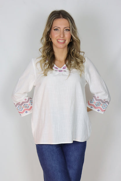 Blusa com bordado em relevo