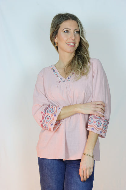 Blusa com bordado em relevo
