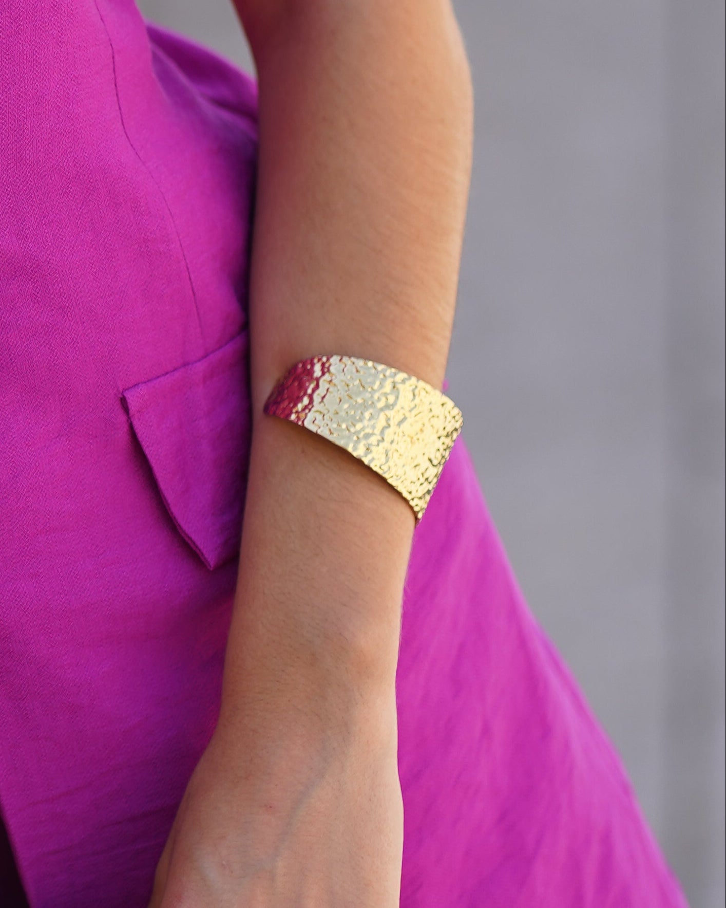 Pulseira dourada em aço inoxidável